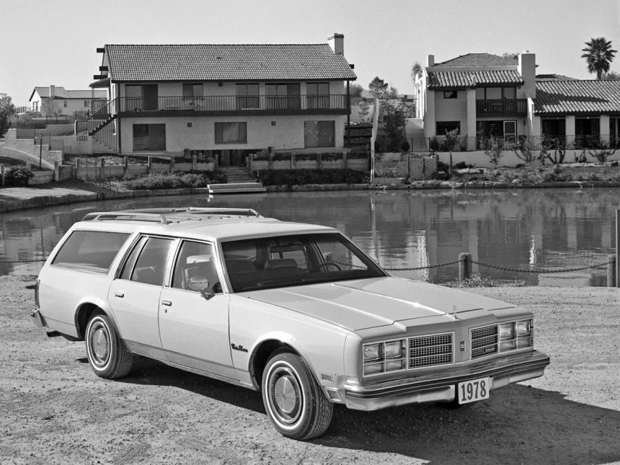  Oldsmobile Custom Cruiser 1978 года  (фото 2 из 2)